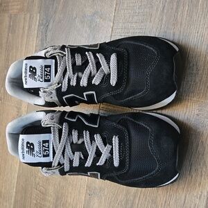 Women's New Balance 574 Classic Black, White, Grey Size 8.5 EUC